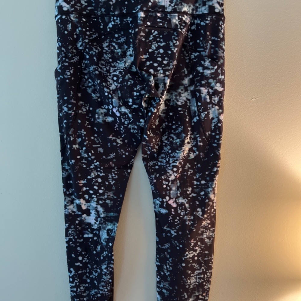 Lululemon - Picture 3 of 3